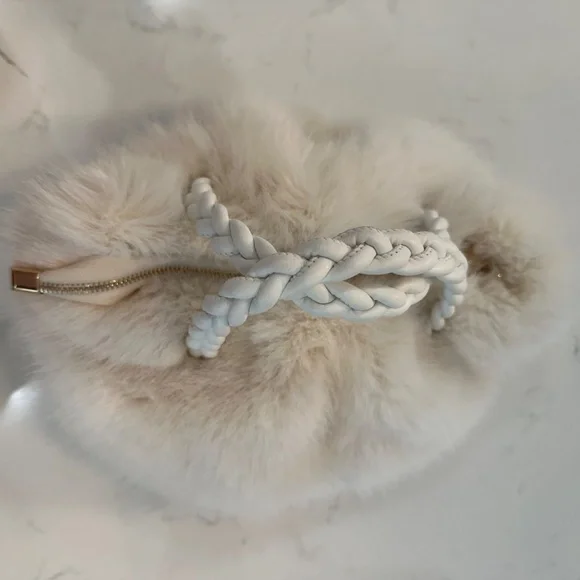 White faux fur purse with embedded white pearls - Picture 2 of 5